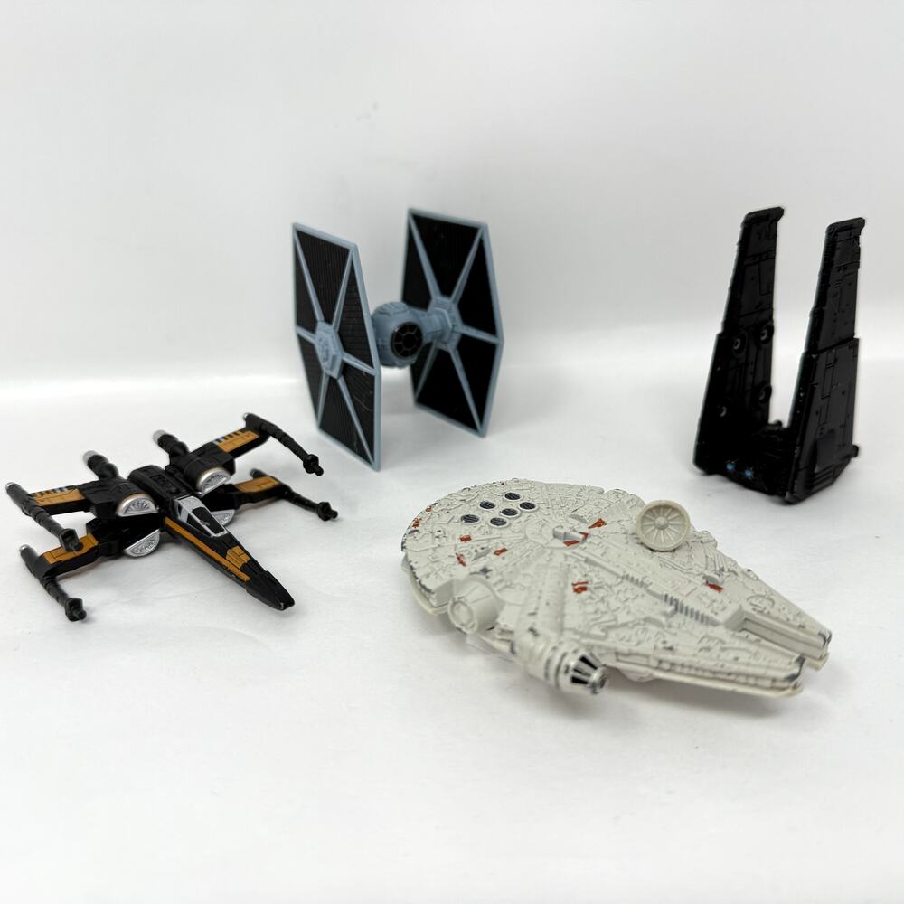Star Wars Lot 4 Fighter Millennium Falcon Kylo Ren’s Nostalgia Action Figures